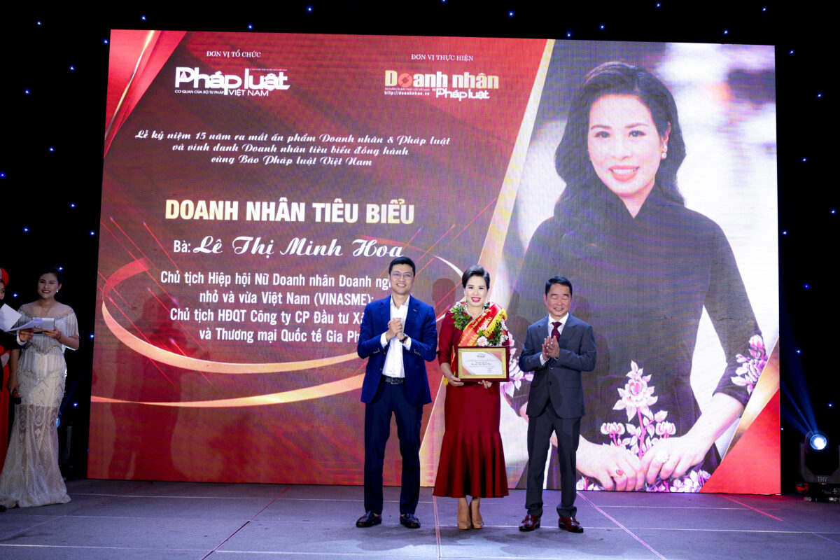 doanh nhan le thi minh hoa nhan chung nhan top 15 doanh nhan tieu bieu1