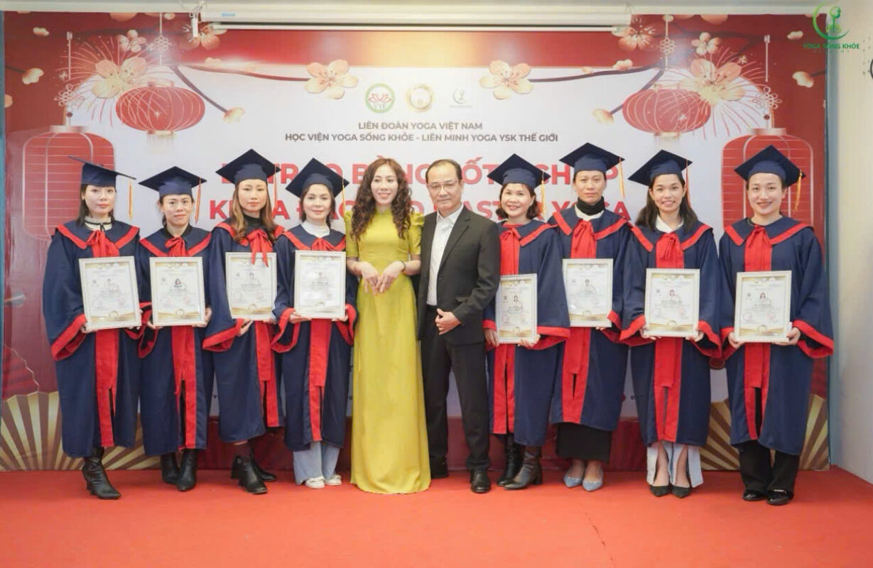 Hành Trình Phi Thường của Master Hoa Đoàn: Từ Người Đi Tìm Chữa Lành Đến Người Lan Tỏa Ánh Sáng Hoa doan feeling yoga3