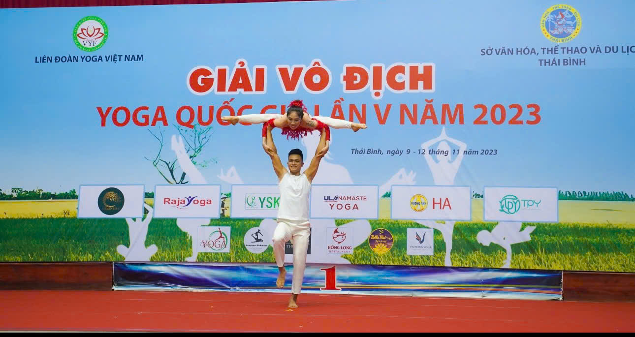 Hành Trình Phi Thường của Master Hoa Đoàn: Từ Người Đi Tìm Chữa Lành Đến Người Lan Tỏa Ánh Sáng Hoa doan feeling yoga4