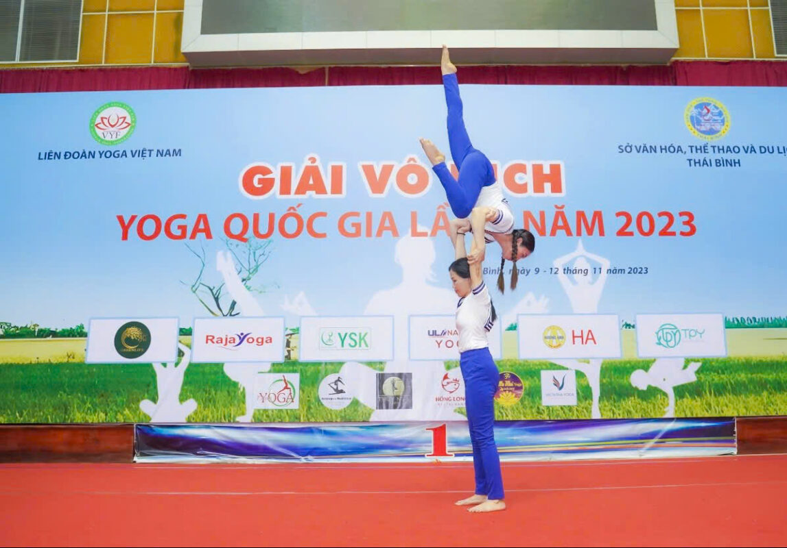 Hành Trình Phi Thường của Master Hoa Đoàn: Từ Người Đi Tìm Chữa Lành Đến Người Lan Tỏa Ánh Sáng Hoa doan feeling yoga5
